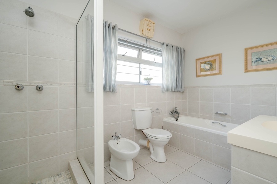 5 Bedroom Property for Sale in Signal Hill Western Cape